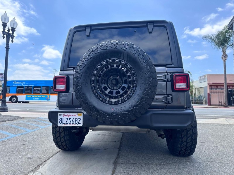 Jeep Wrangler Unlimited Vehicle Full-screen Gallery Image 04