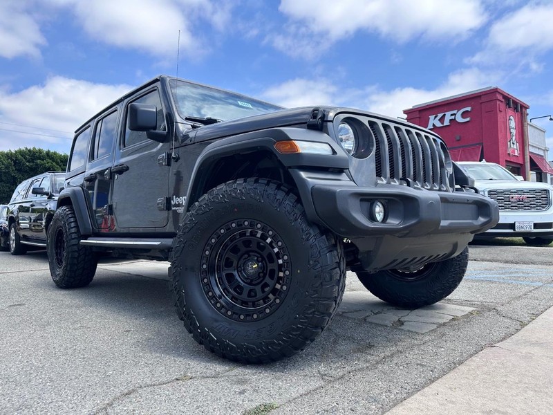 Jeep Wrangler Unlimited Vehicle Full-screen Gallery Image 07