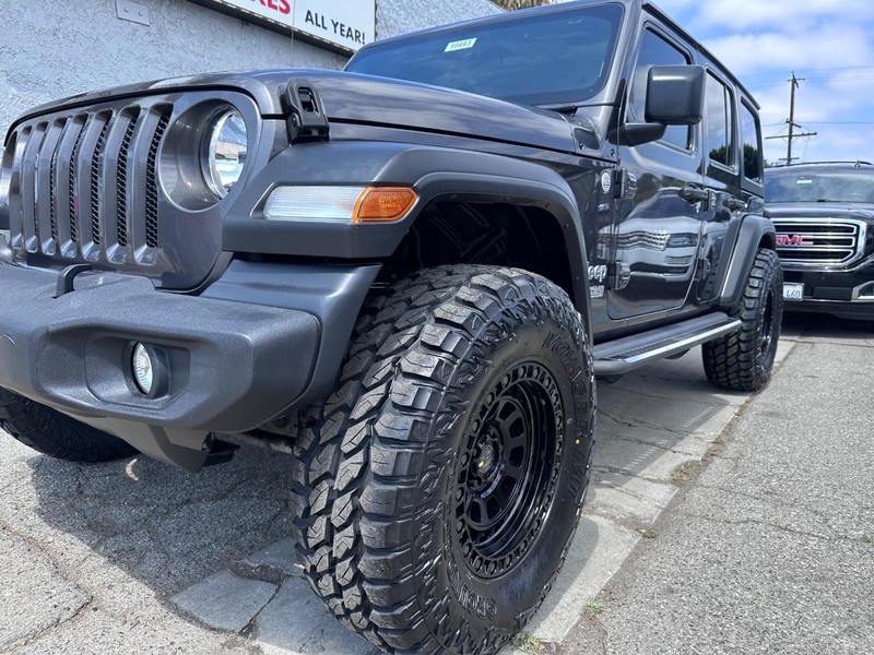 Jeep Wrangler Unlimited Vehicle Full-screen Gallery Image 10