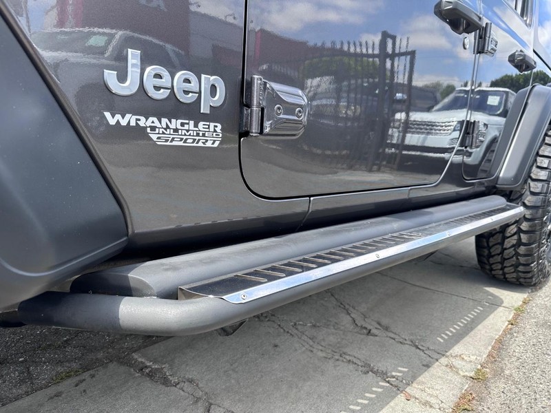 Jeep Wrangler Unlimited Vehicle Full-screen Gallery Image 13