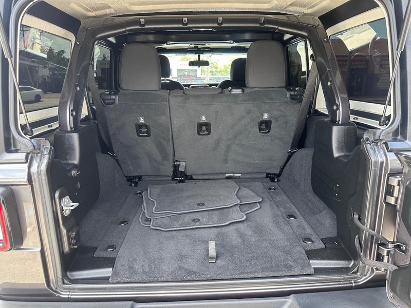 Jeep Wrangler Unlimited Vehicle Full-screen Gallery Image 14