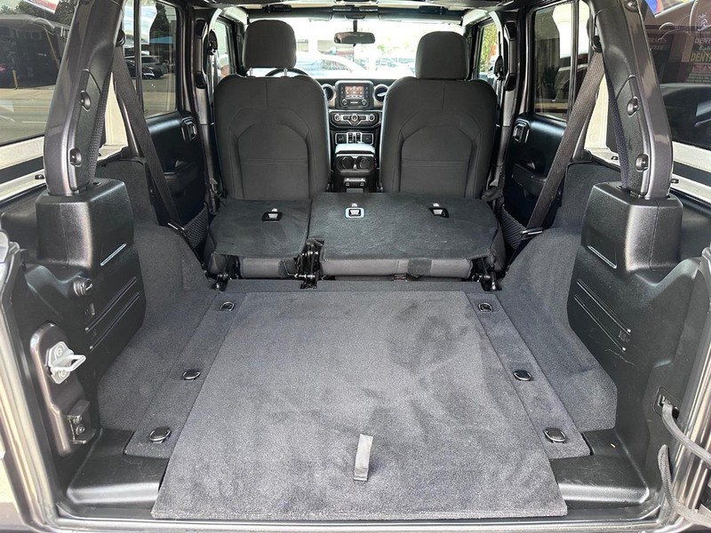 Jeep Wrangler Unlimited Vehicle Full-screen Gallery Image 15