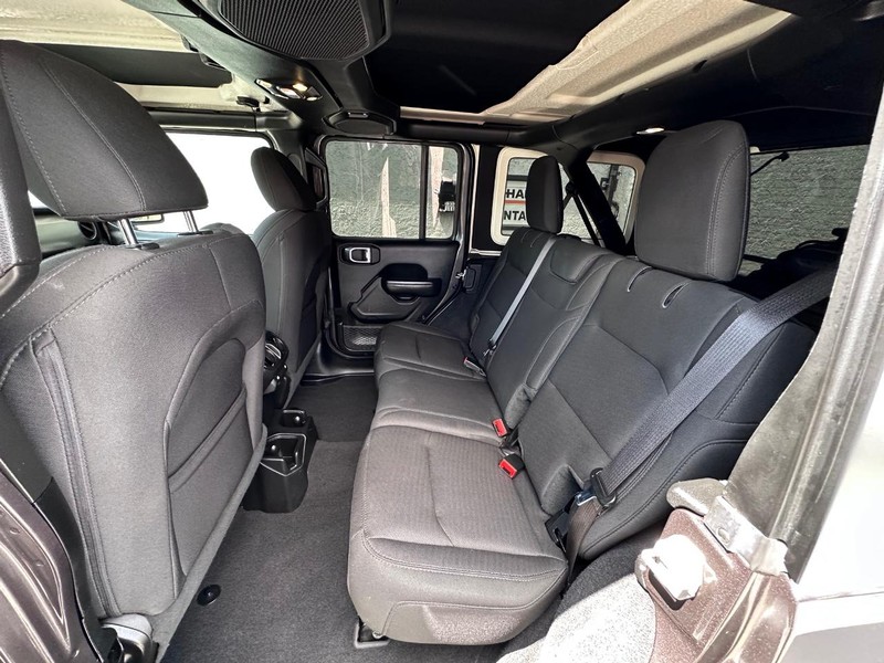 Jeep Wrangler Unlimited Vehicle Full-screen Gallery Image 17