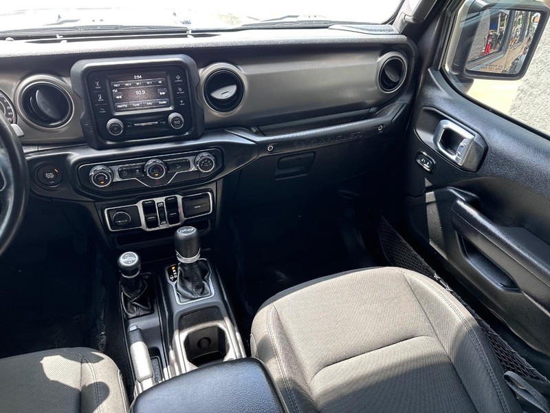 Jeep Wrangler Unlimited Vehicle Full-screen Gallery Image 20