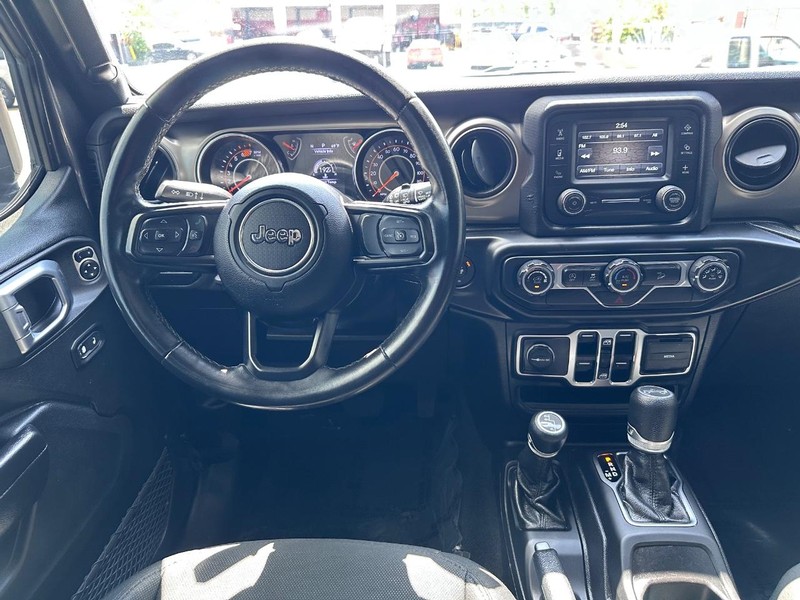 Jeep Wrangler Unlimited Vehicle Full-screen Gallery Image 21