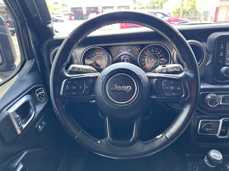 Jeep Wrangler Unlimited Vehicle Full-screen Gallery Image 22