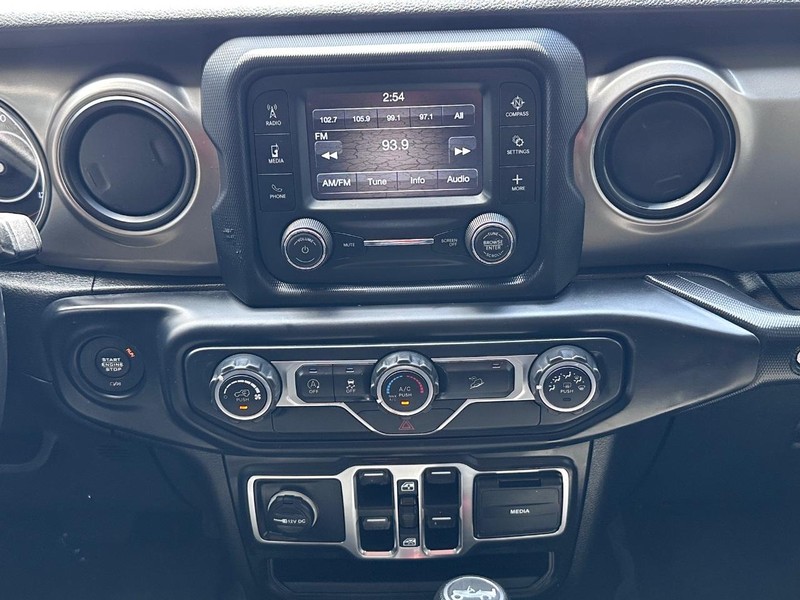 Jeep Wrangler Unlimited Vehicle Full-screen Gallery Image 23