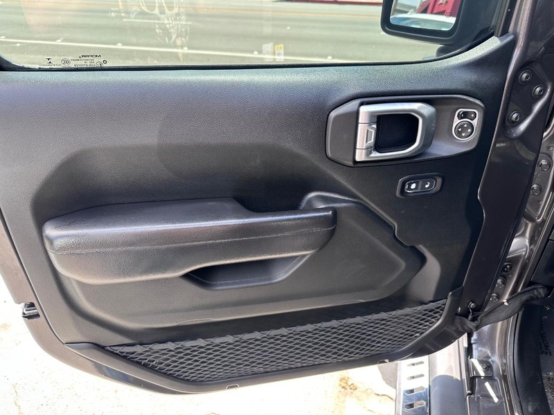 Jeep Wrangler Unlimited Vehicle Full-screen Gallery Image 25