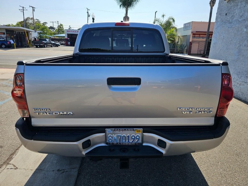 Toyota Tacoma Vehicle Full-screen Gallery Image 04