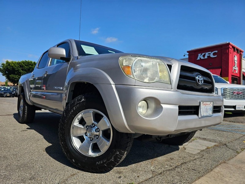 Toyota Tacoma Vehicle Full-screen Gallery Image 06