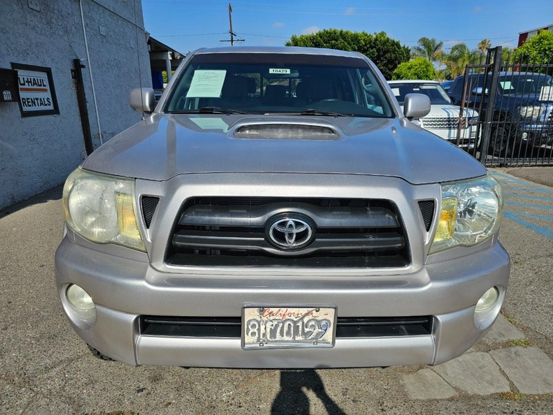 Toyota Tacoma Vehicle Full-screen Gallery Image 07