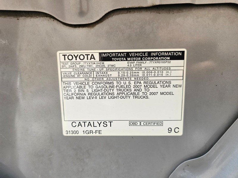 Toyota Tacoma Vehicle Full-screen Gallery Image 29