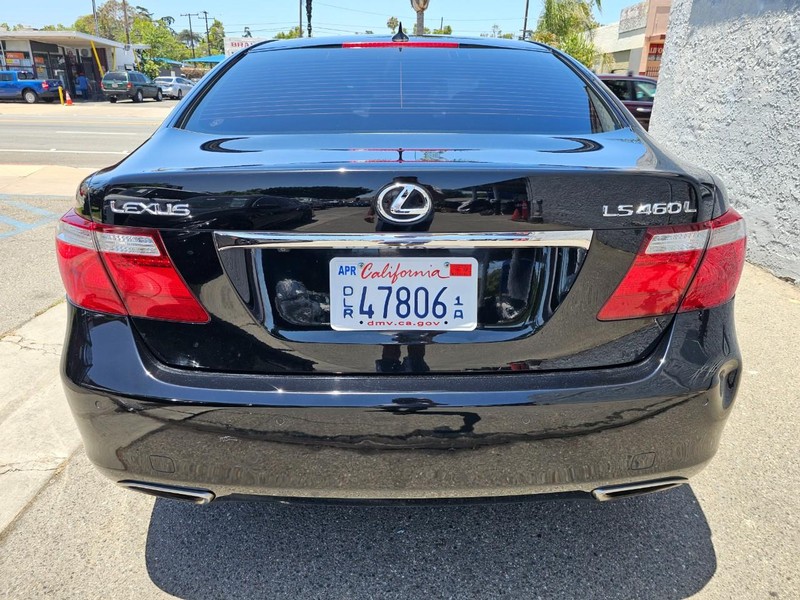 Lexus LS 460 Vehicle Full-screen Gallery Image 04