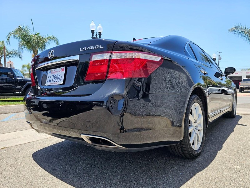 Lexus LS 460 Vehicle Full-screen Gallery Image 05