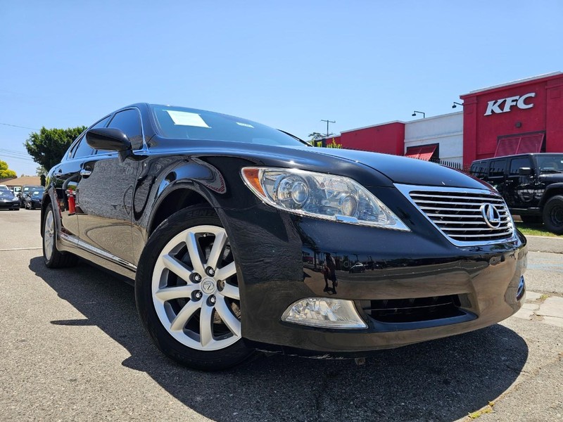 Lexus LS 460 Vehicle Full-screen Gallery Image 06