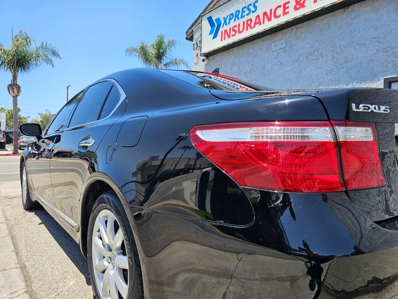 Lexus LS 460 Vehicle Full-screen Gallery Image 10