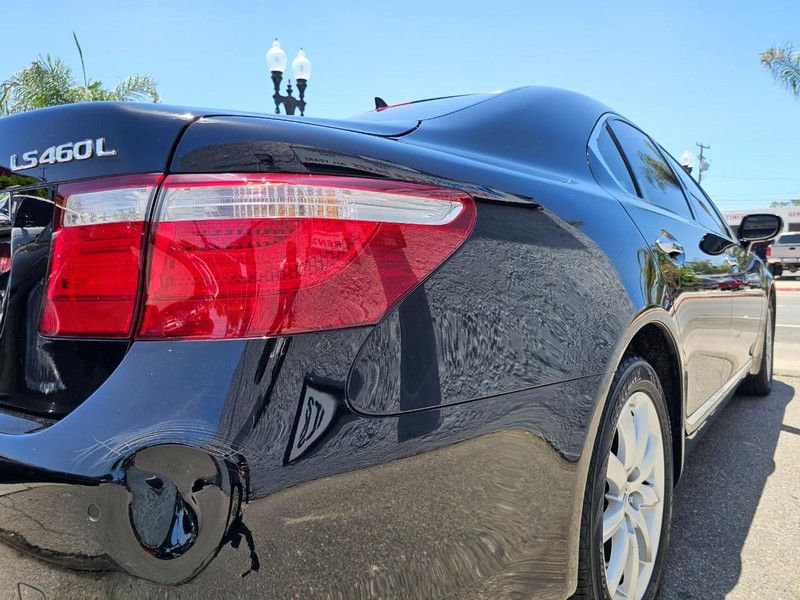 Lexus LS 460 Vehicle Full-screen Gallery Image 11