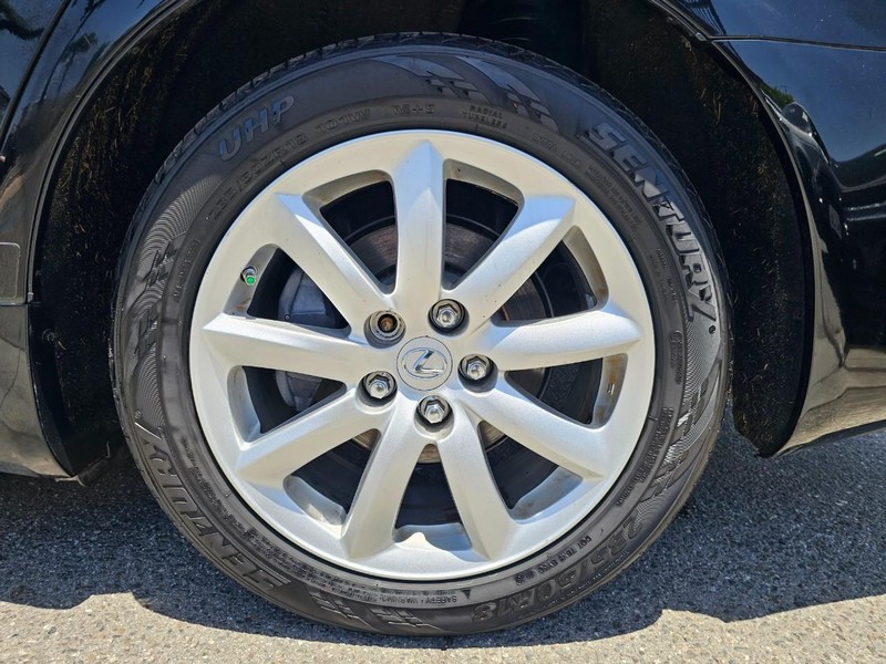 Lexus LS 460 Vehicle Full-screen Gallery Image 15