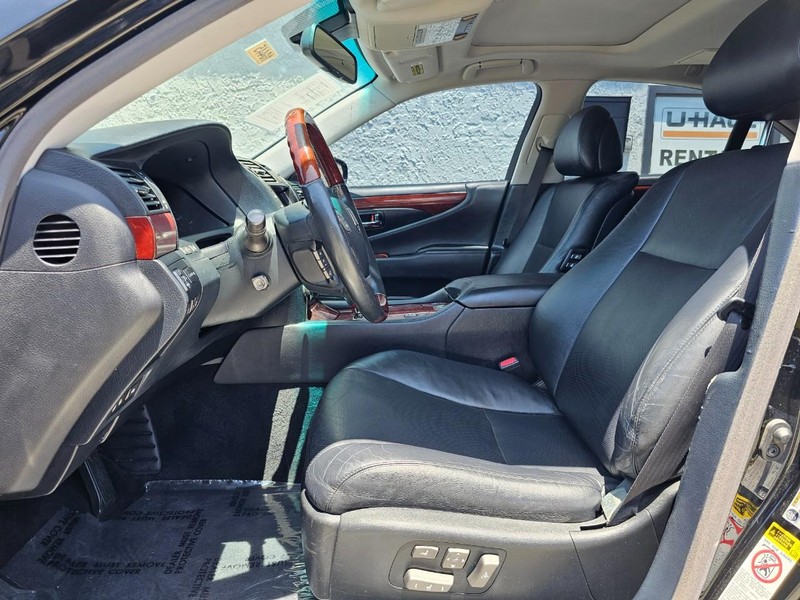 Lexus LS 460 Vehicle Full-screen Gallery Image 17