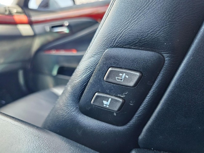 Lexus LS 460 Vehicle Full-screen Gallery Image 27