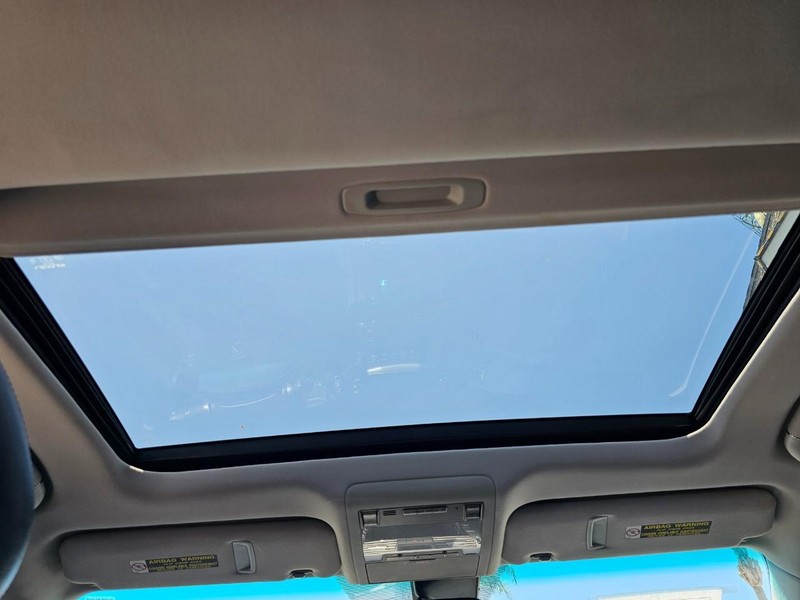 Lexus LS 460 Vehicle Full-screen Gallery Image 33