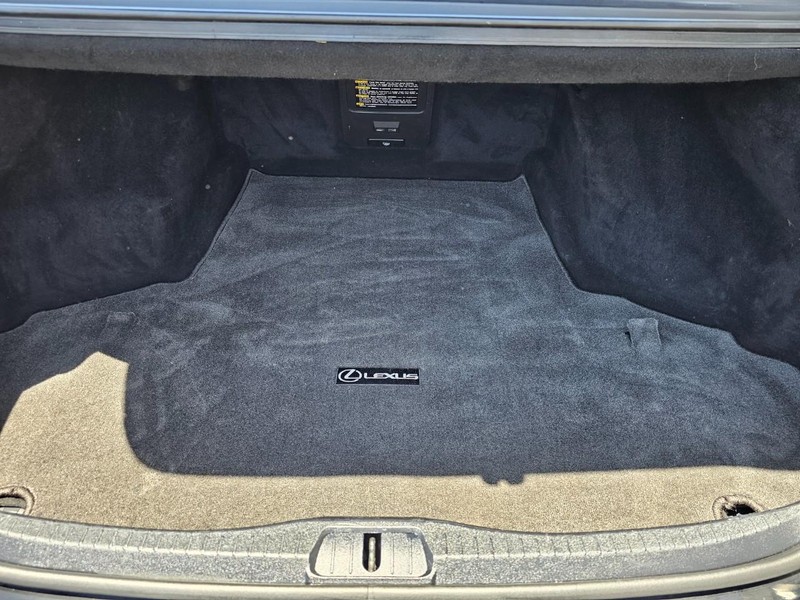 Lexus LS 460 Vehicle Full-screen Gallery Image 36