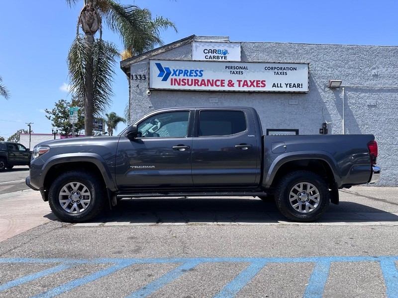 Toyota Tacoma Vehicle Full-screen Gallery Image 02