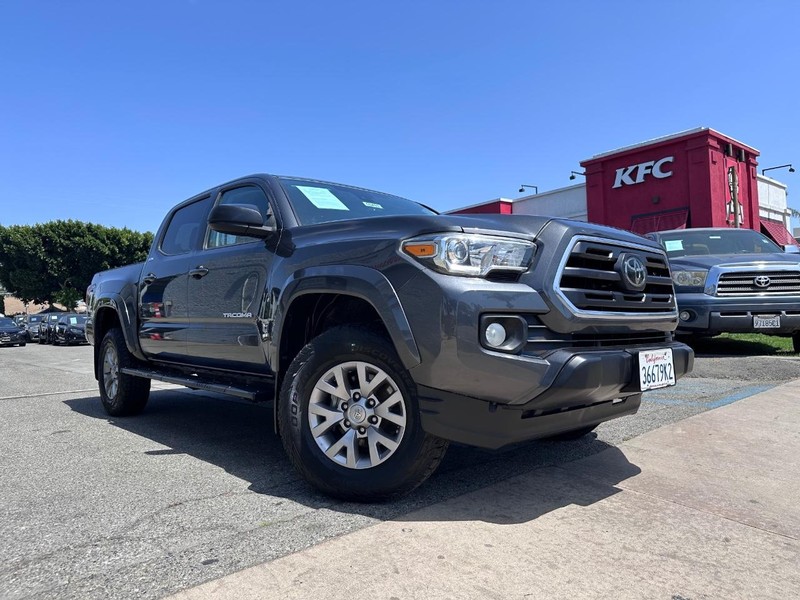 Toyota Tacoma Vehicle Full-screen Gallery Image 07