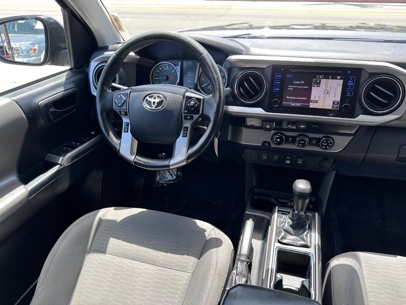 Toyota Tacoma Vehicle Full-screen Gallery Image 20