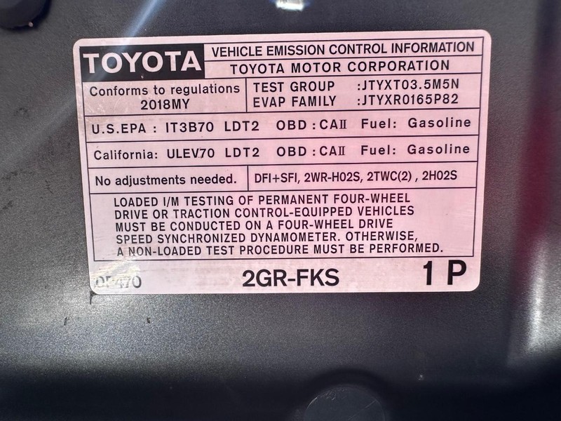 Toyota Tacoma Vehicle Full-screen Gallery Image 32