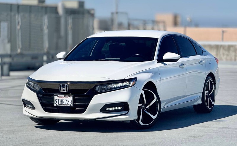 Honda Accord Sedan Vehicle Full-screen Gallery Image 02