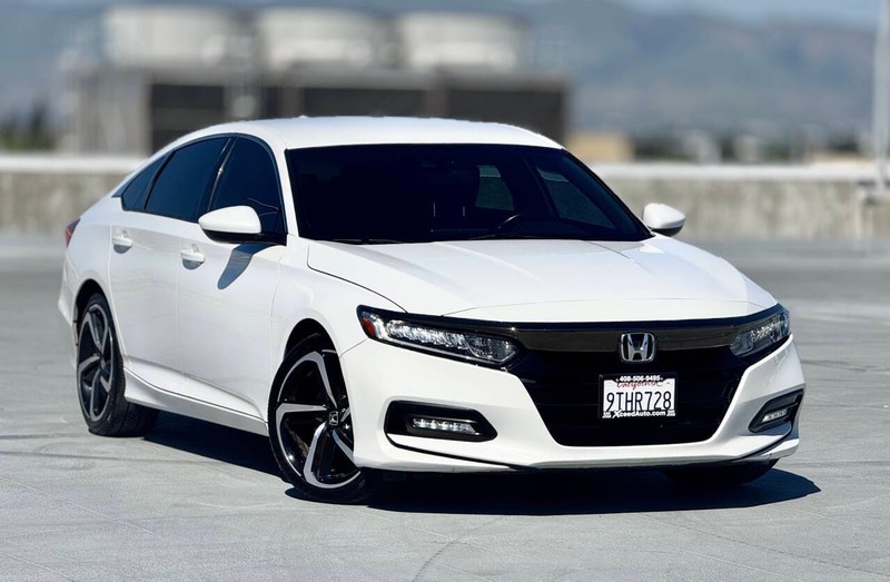 Honda Accord Sedan Vehicle Full-screen Gallery Image 03