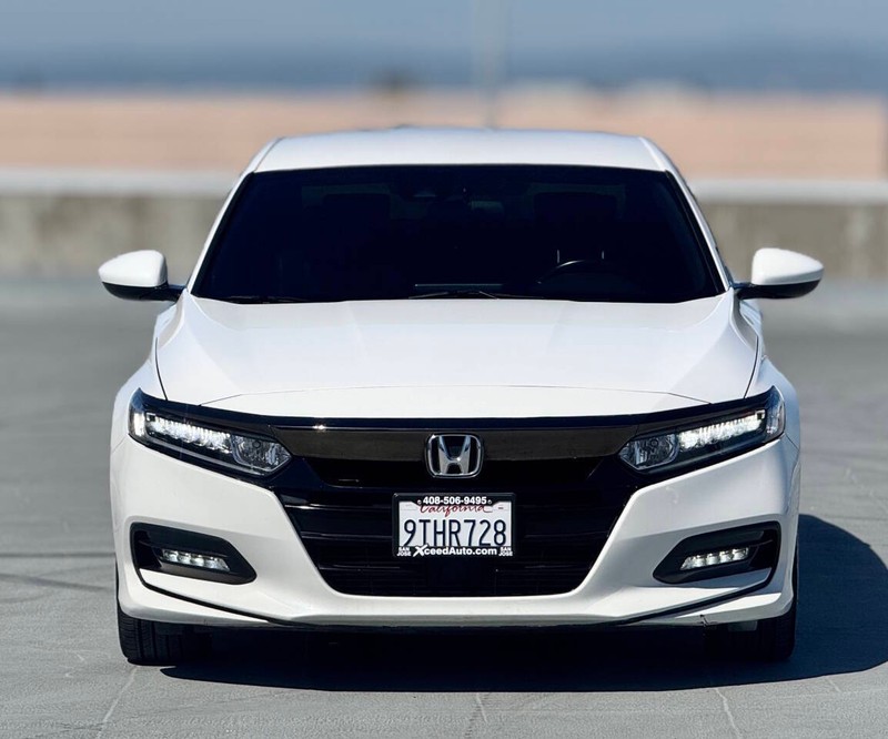 Honda Accord Sedan Vehicle Full-screen Gallery Image 04