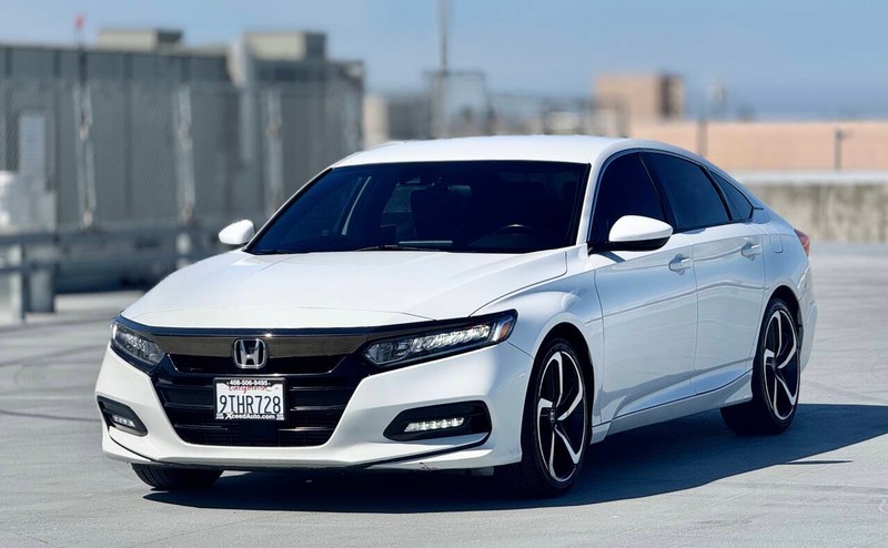 Honda Accord Sedan Vehicle Full-screen Gallery Image 05