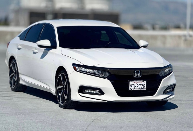 Honda Accord Sedan Vehicle Full-screen Gallery Image 06