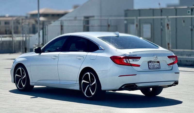 Honda Accord Sedan Vehicle Full-screen Gallery Image 08