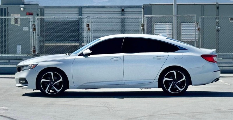 Honda Accord Sedan Vehicle Full-screen Gallery Image 09