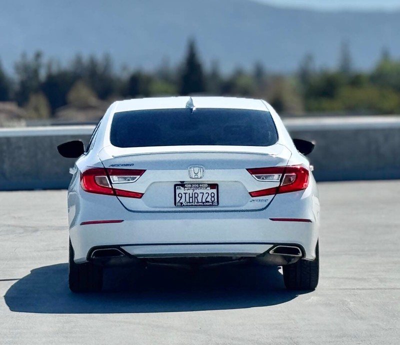 Honda Accord Sedan Vehicle Full-screen Gallery Image 11