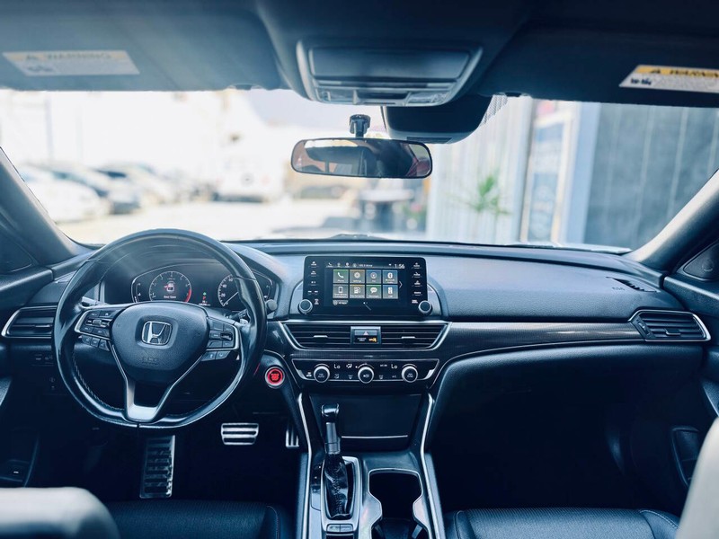 Honda Accord Sedan Vehicle Full-screen Gallery Image 12