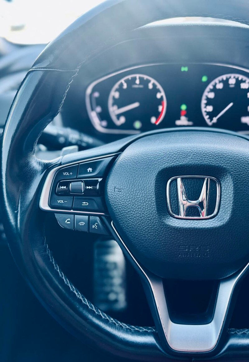 Honda Accord Sedan Vehicle Full-screen Gallery Image 15