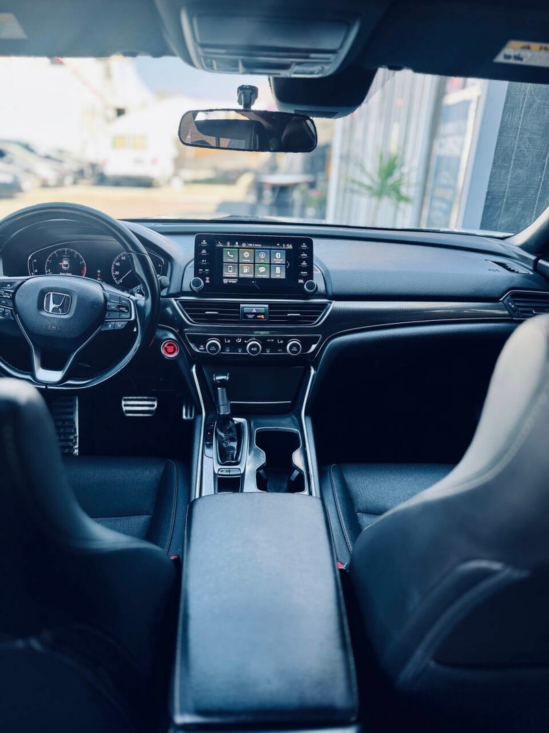 Honda Accord Sedan Vehicle Full-screen Gallery Image 25