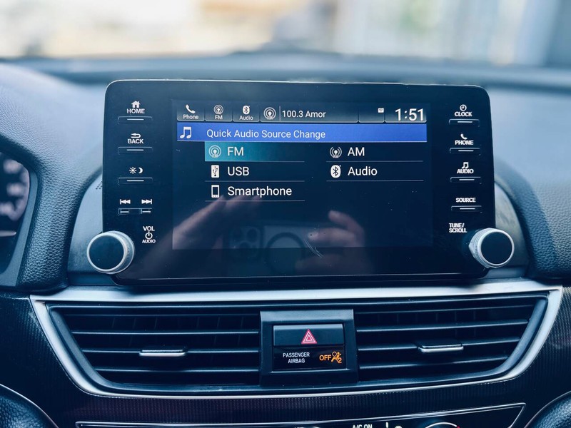 Honda Accord Sedan Vehicle Full-screen Gallery Image 27
