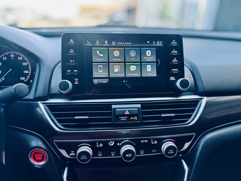 Honda Accord Sedan Vehicle Full-screen Gallery Image 28