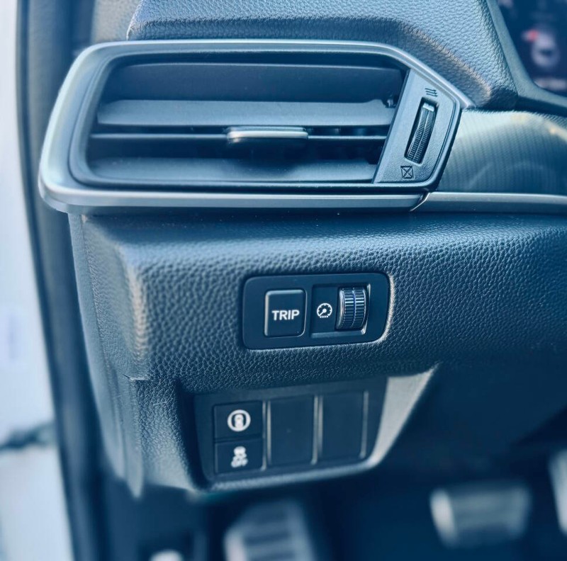 Honda Accord Sedan Vehicle Full-screen Gallery Image 30