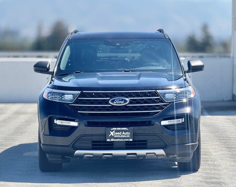 Ford Explorer Vehicle Full-screen Gallery Image 04