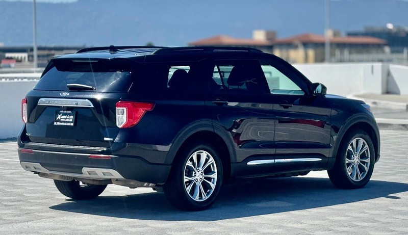 Ford Explorer Vehicle Full-screen Gallery Image 06