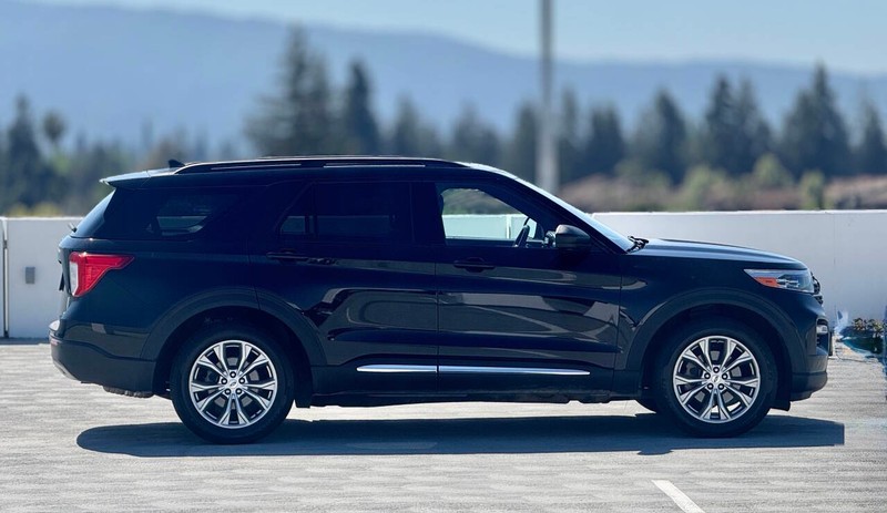 Ford Explorer Vehicle Full-screen Gallery Image 08