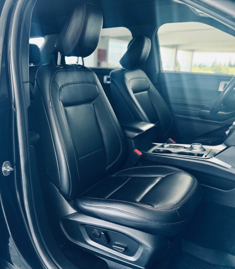 Ford Explorer Vehicle Full-screen Gallery Image 17