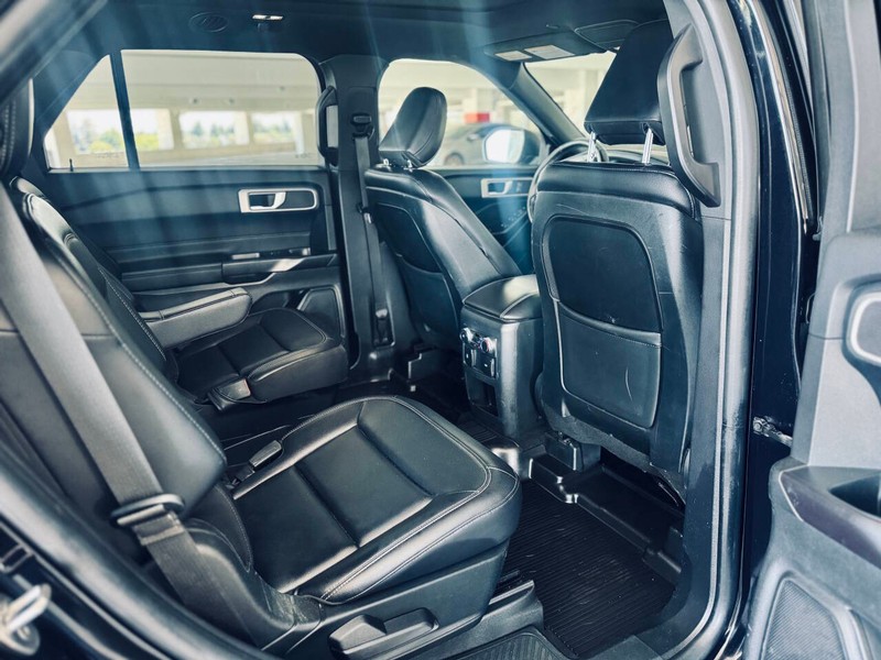 Ford Explorer Vehicle Full-screen Gallery Image 20