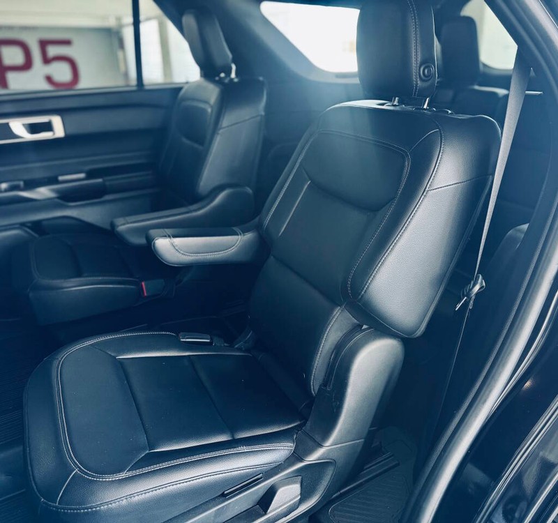 Ford Explorer Vehicle Full-screen Gallery Image 23